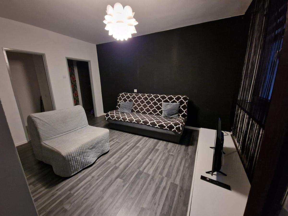 Apatrament Jagielonska Apartamento Legnica Exterior foto